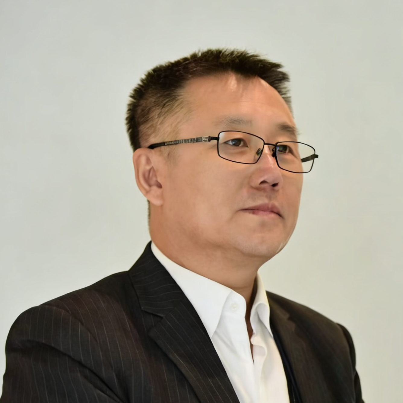 何平
